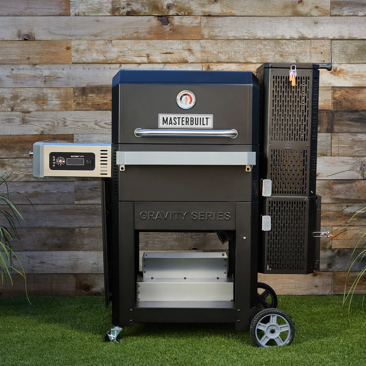 Gravity Series® 800 with Cover and Rotisserie Bundle