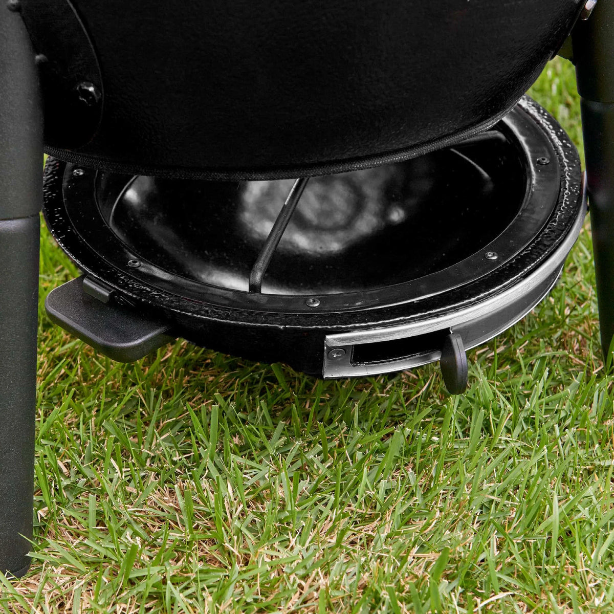 AKORN® Jr. Kamado Charcoal, Black