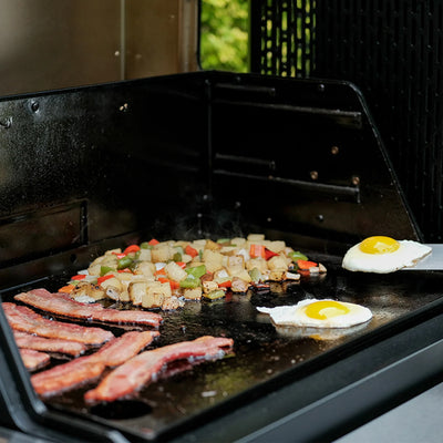 Gravity Series® 800 Digital Charcoal Griddle + Grill + Smoker