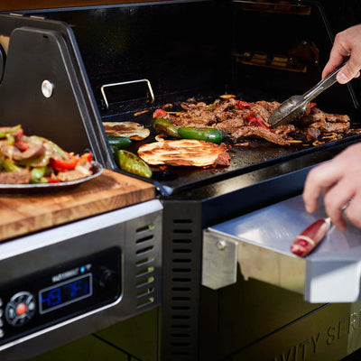 Gravity Series® 1150 with Cover and Griddle Insert Bundle