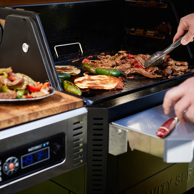 Gravity Series® 1050 with Cover and Griddle Insert Bundle